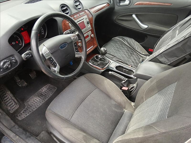 Ford Mondeo 2,0 TDCi  Limited Edition - fotka 16 z 20