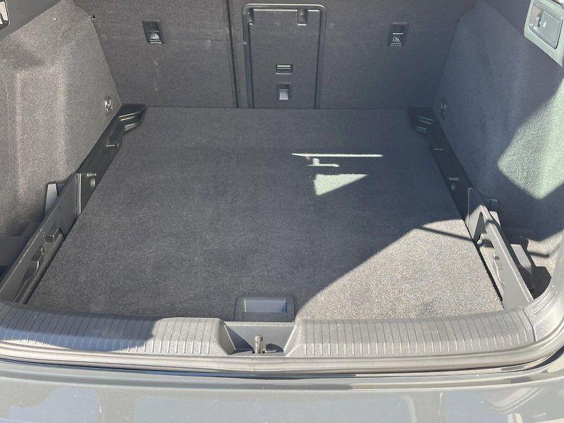 Volkswagen Golf (2022) VARIANT 1,5 eTSI 96KW DSG STYL - fotka 12 z 23