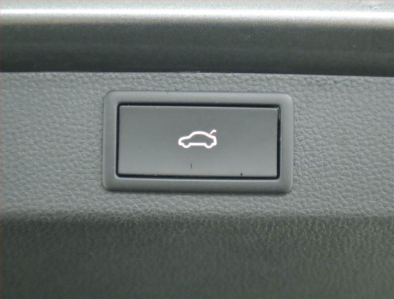 Škoda Karoq (2024) Sportline 1.5 TSI - fotka 21 z 22