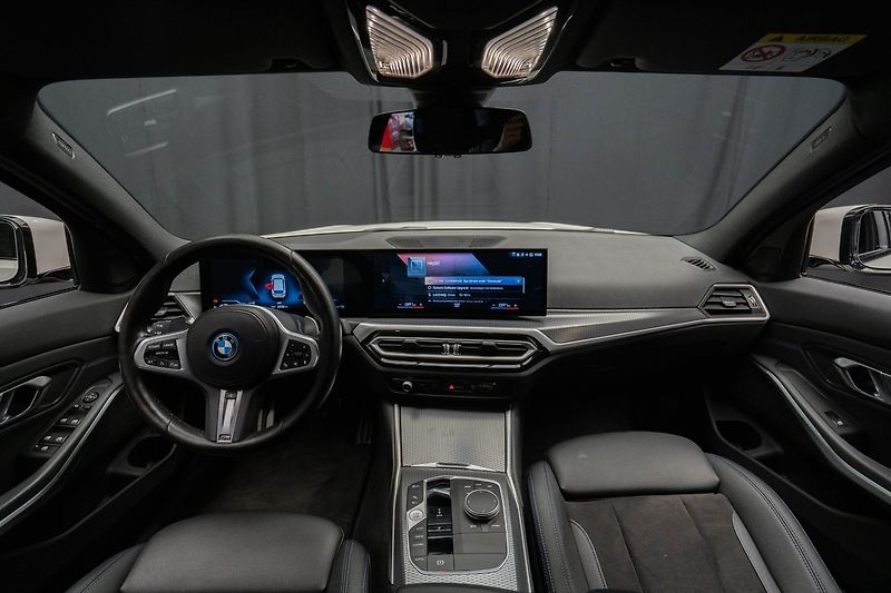 BMW Řada 3 330e xDrive M-Sport Tažné - fotka 12 z 21