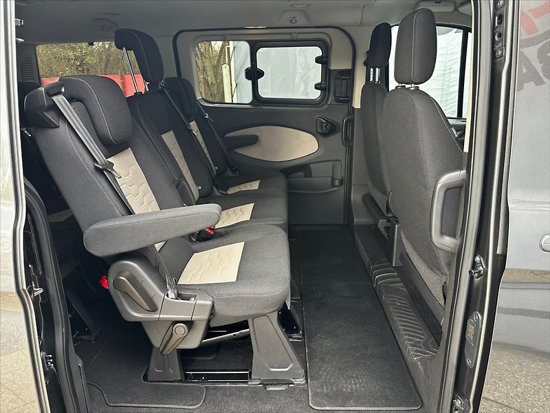 Ford Tourneo Custom 2,0 TDCi 96kW-CZ-DPH-SERVIS!! - fotka 14 z 45