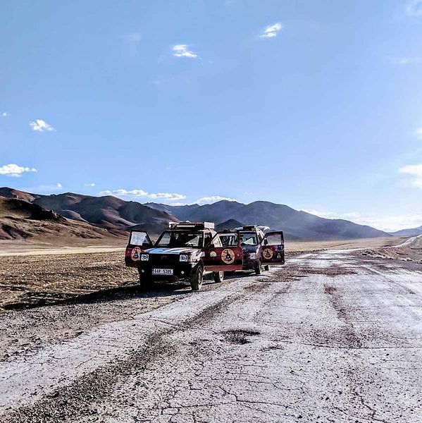 Český tým He//o Wor/d na Mongol Rally