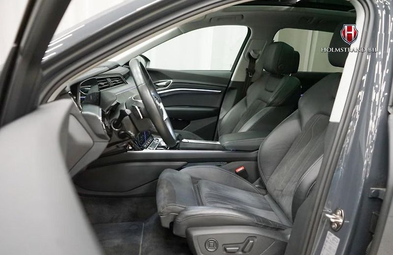 Audi Q8 e-tron 50 Q SoH 94% Kam Pano Tažné - fotka 9 z 25
