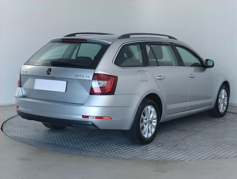 Škoda Octavia (2017) Style Plus 1.6 TDI, Tempomat - fotka 5 z 18