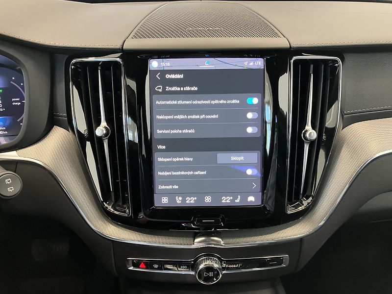 Volvo XC60 T8 eAWD Ultimate Dark - fotka 40 z 54