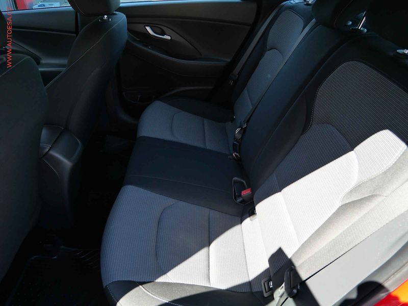 Hyundai i30 (2020) 1.5 DPi, ČR, servis.kniha, AC - fotka 10 z 20