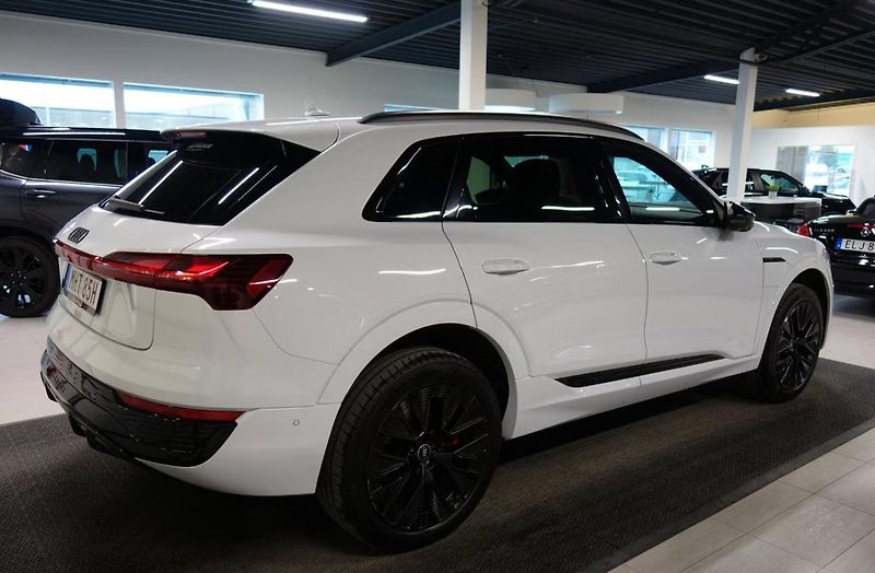 Audi Q8 e-tron 55 Q 360k Pano Tažné 4 zóny - fotka 4 z 6