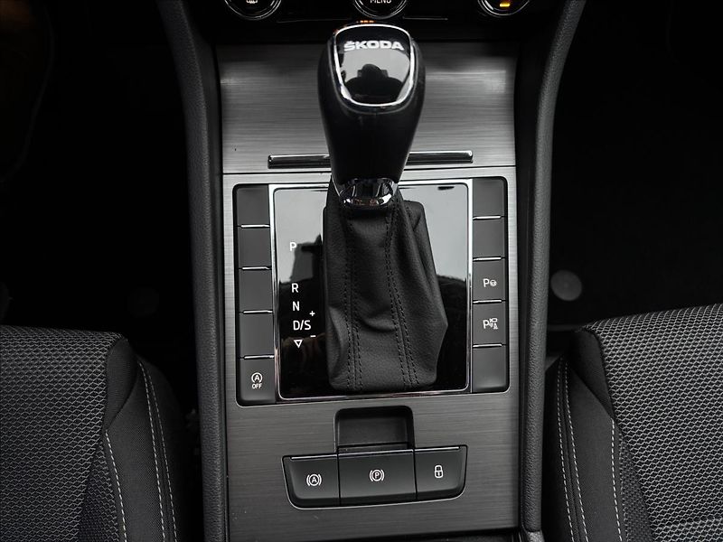 Škoda Superb 2,0 TDI 110kW Style DSG - fotka 41 z 42