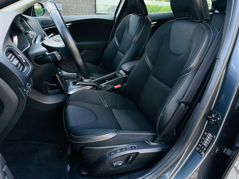 Volvo V40 2.0D3 5VÁLEC MANUÁL SERVISKA - fotka 31 z 48