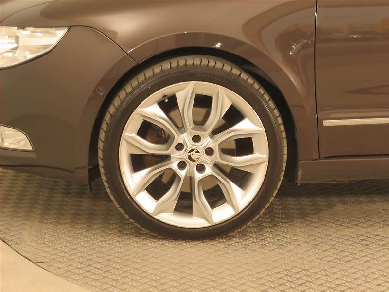 Škoda Superb (2010) Elegance 2.0 TDI, Navi, Xenony - fotka 15 z 16