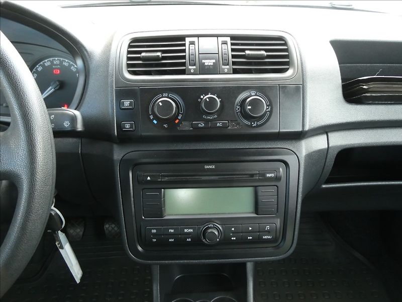 Škoda Fabia 1,4 16V 63kW závěs, serviska - fotka 27 z 41