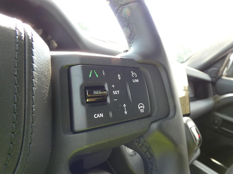 Land Rover Defender 110 4,4 OCTA P635 - fotka 20 z 46