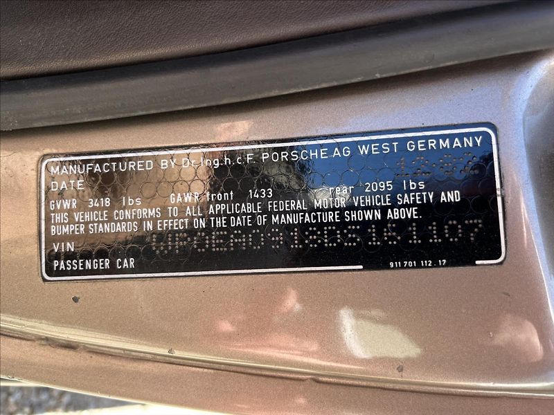 Porsche 911 3.0 SC HISTORICKÉ VOZIDLO - fotka 39 z 40