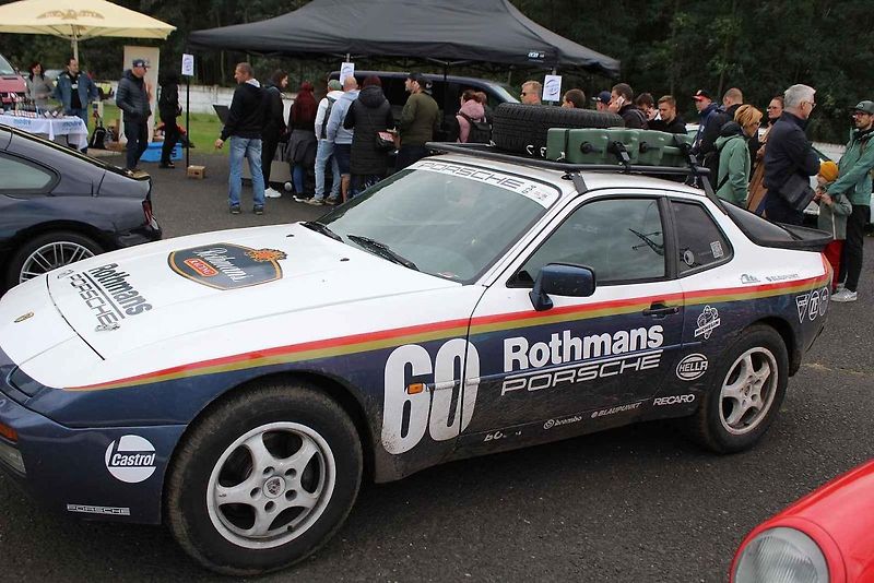 Na Autodromu Most byl motoristický festival The Most Classic. Na snímku je vystavené Porsche 911.