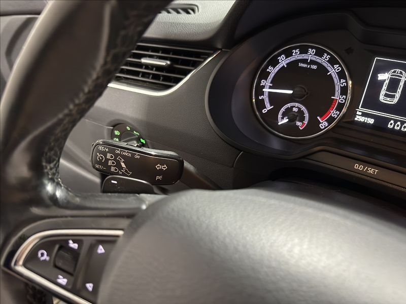 Škoda Octavia 2,0   TDI 110KW FULL LED KAMER - fotka 12 z 31
