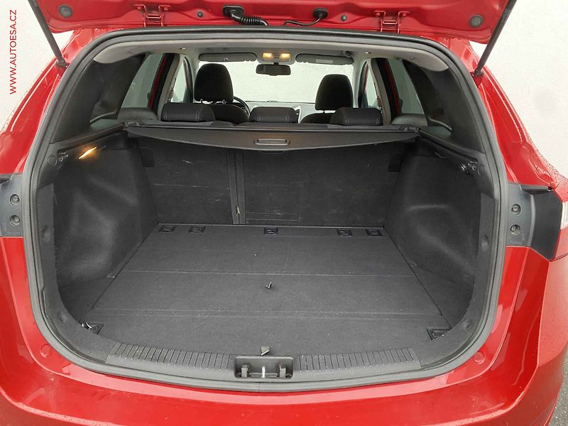 Hyundai i30 (2016) 1.6 GDi, ČR, autoAC - fotka 7 z 17