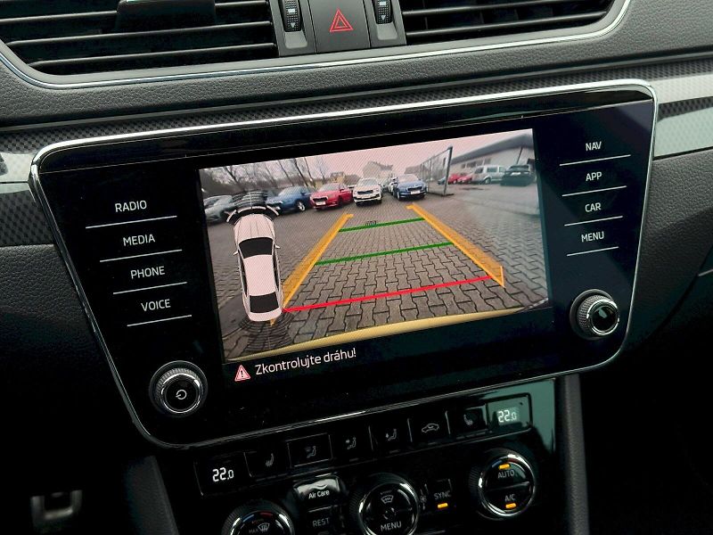 Škoda Superb (2019) 2.0 TSI  200 kW DSG 4x4 SportL - fotka 17 z 26