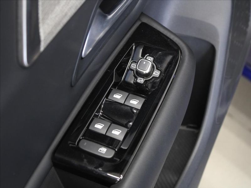 Citroën C5 X 1,6 PHEV 225 Shine PACK Pano. - fotka 18 z 27