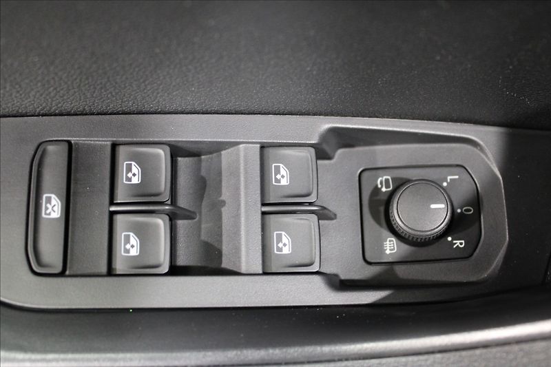 Škoda Karoq 2,0 TDI DSG style 1.maj, CZ - fotka 14 z 33