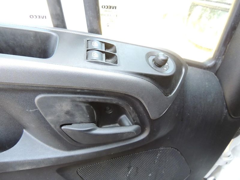 Iveco Daily (2022) 3.0D,129kw,automat,ČR,1.maj. - fotka 8 z 19