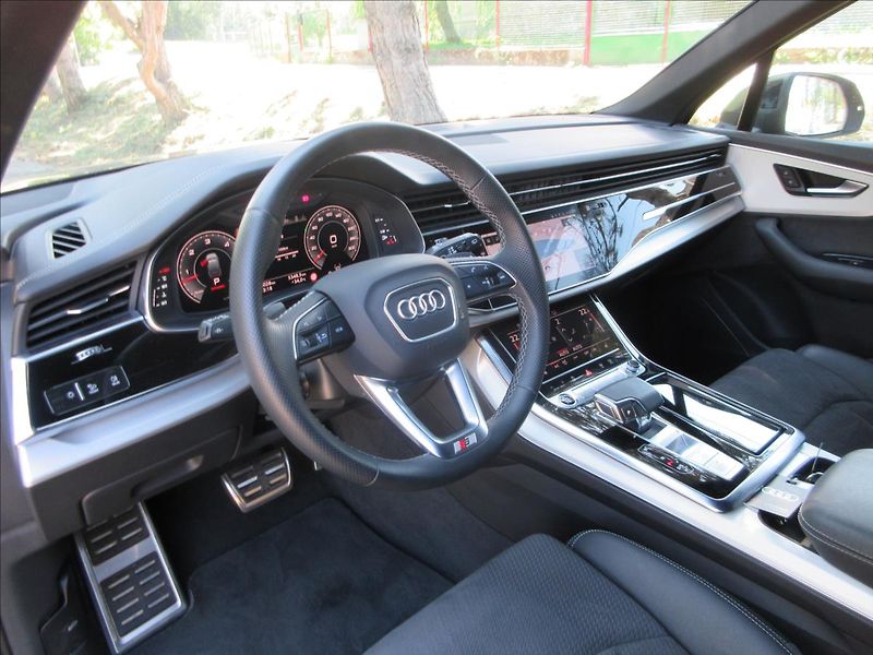 Audi Q7 3,0 TDi 210Kw, S-Line, 1.maj. - fotka 12 z 35