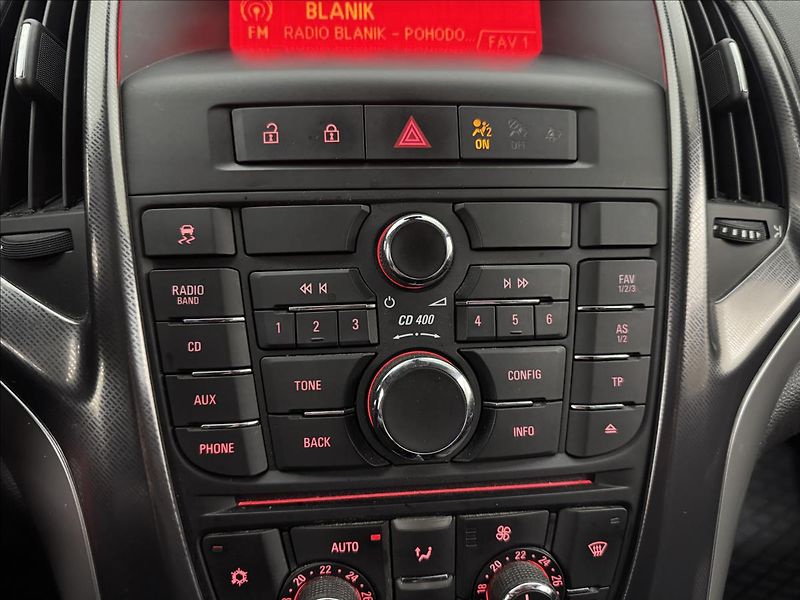 Opel Astra 1,4 103kW 2X KOLA AC 1.MAJ ČR - fotka 19 z 37