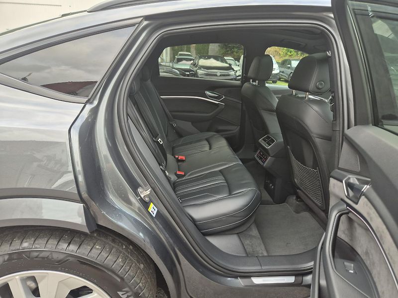 Audi e-tron SPORTBACK S 370kw SOH 96% - fotka 15 z 48