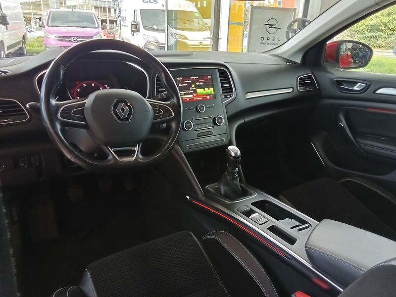 Renault Mégane 1.6i 84KW 2018 - fotka 8 z 9