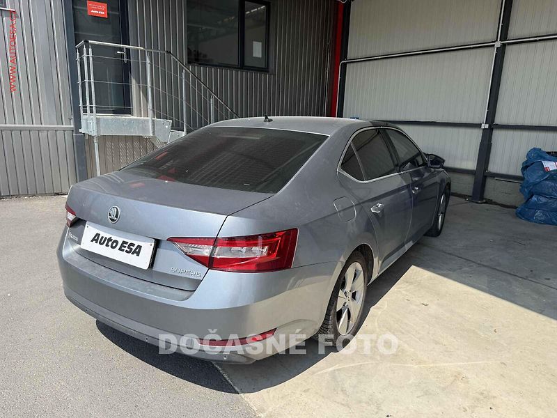 Škoda Superb (2016) 1.6 TDi, Ambition, DSG, navi - fotka 2 z 3