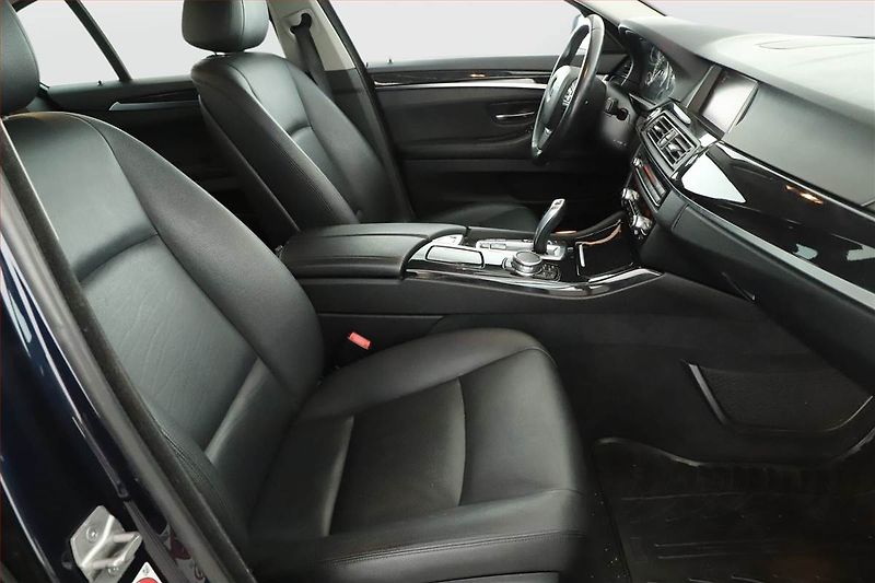BMW Řada 5 (2015) 520d xDrive, 4X4, Automat - fotka 7 z 20