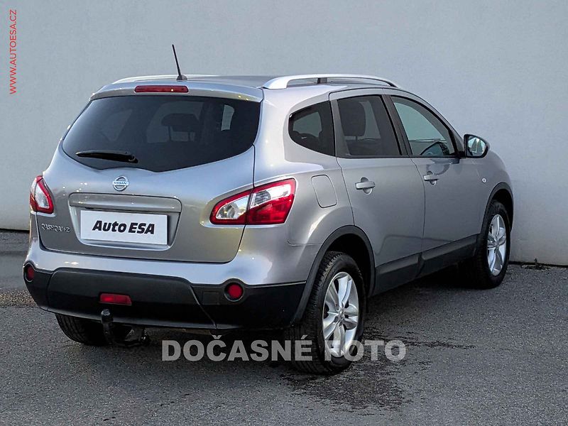 Nissan Qashqai (2012) 2.0i +2, Panorama, navi - fotka 6 z 11
