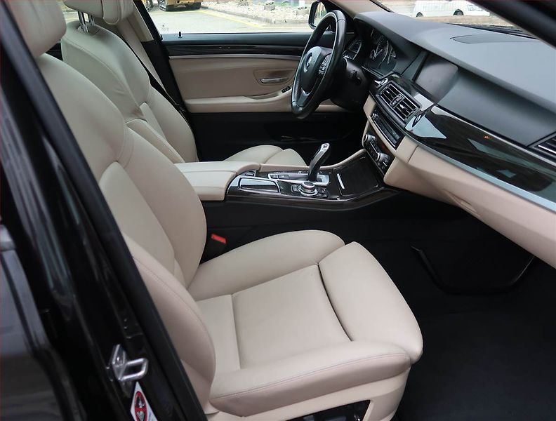 BMW Řada 5 (2013) 525d xDrive, 4X4, Automat - fotka 9 z 26