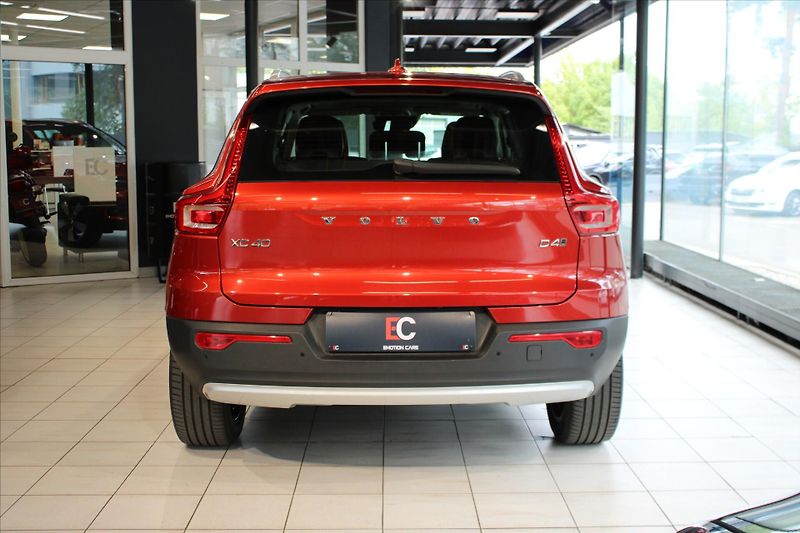 Volvo XC40 D4 AWD Momentum PilotAs/360°/P - fotka 5 z 32