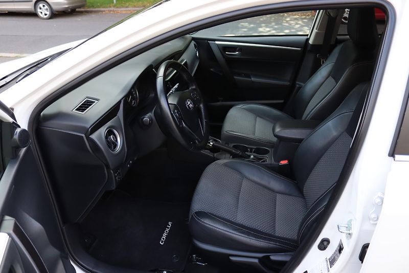 Toyota Corolla (2018) Toyota Corolla Sedan 1.6 - fotka 25 z 60