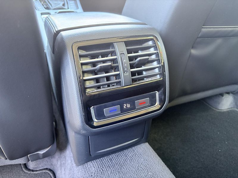 Volkswagen Passat 2.0TDI 110KW HIGHLINE DSG LED - fotka 40 z 46