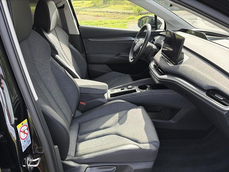 Škoda Elroq 0,0 iV 85 kWh 210 Kw DPH HUD - fotka 14 z 35