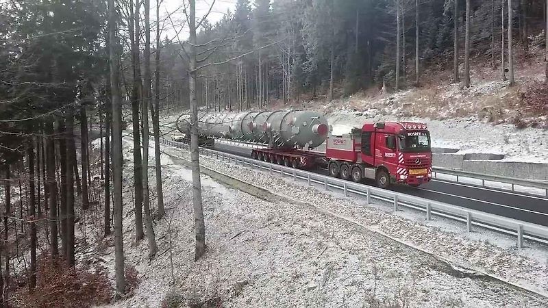 Přeprava chemických aparátů z Ondřejovických strojíren do Bratislavy.