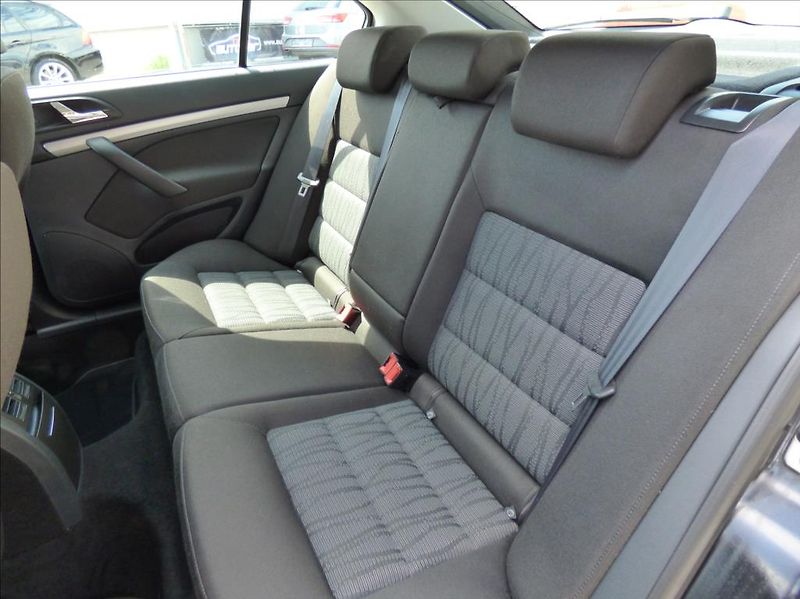 Škoda Octavia 1,6 TDI DSG, Xenon, Digi Klima - fotka 36 z 49