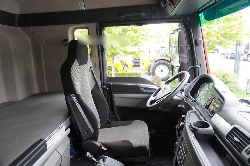 MAN TGX (2020) 33.640  6x4 tahač 70t EURO 6 - fotka 15 z 18