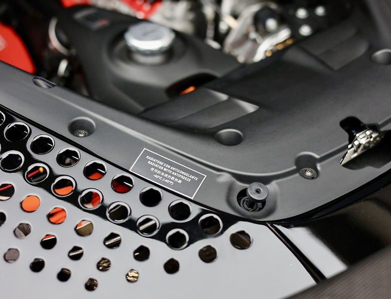 Ferrari SF90 (2021) Stradale 4.0 V8 1001PS 4x4 Ate - fotka 37 z 72