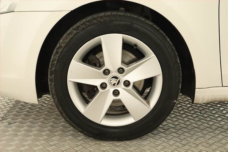 Škoda Octavia (2015) 1.6 TDI, Tempomat - fotka 15 z 21