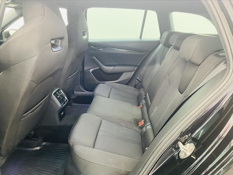 Škoda Octavia 2,0 TDI 110kW DSG SportLine - fotka 6 z 27