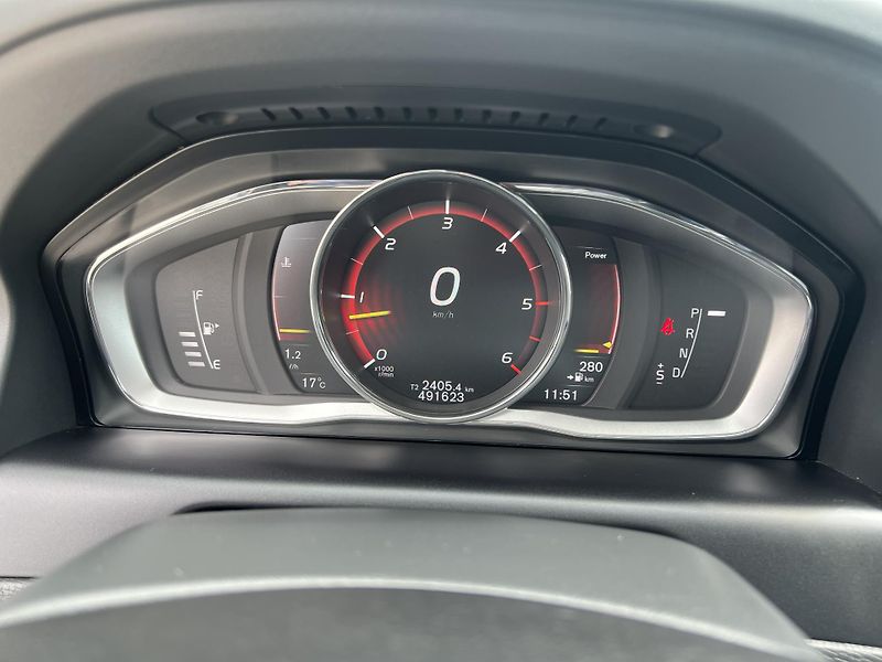 Volvo XC60 2,4 AWD D4 Summum 1.maj.  - fotka 48 z 56