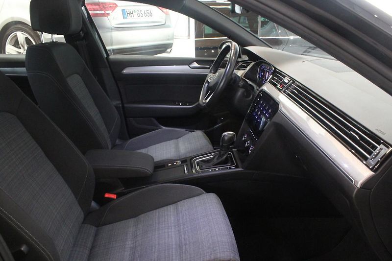 Volkswagen Passat (2020) 2.0TDI DSG Display Matrix - fotka 24 z 36