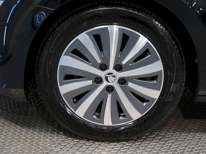Škoda Superb (2023) STYLE 2.0TDI 110KW DSG - fotka 12 z 43