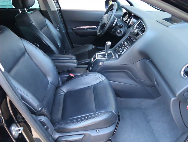 Peugeot 5008 (2014) Active Pack 1.6 HDi, Automat - fotka 9 z 16