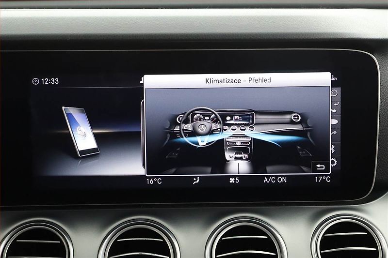 Mercedes-Benz Třídy E (2021) E 220 d - fotka 20 z 26