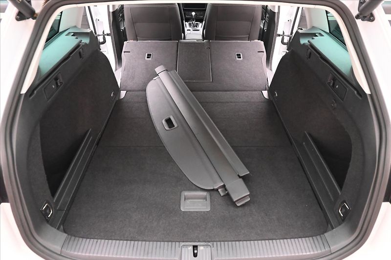 Volkswagen Passat 2,0 TDI 110 kW DSG ELEGANCE Zá - fotka 11 z 32