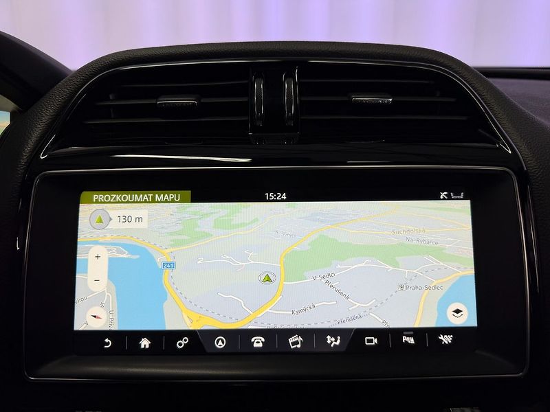 Jaguar F-Pace 2.0d AWD A/T PRESTIGE, WEBASTO - fotka 13 z 25