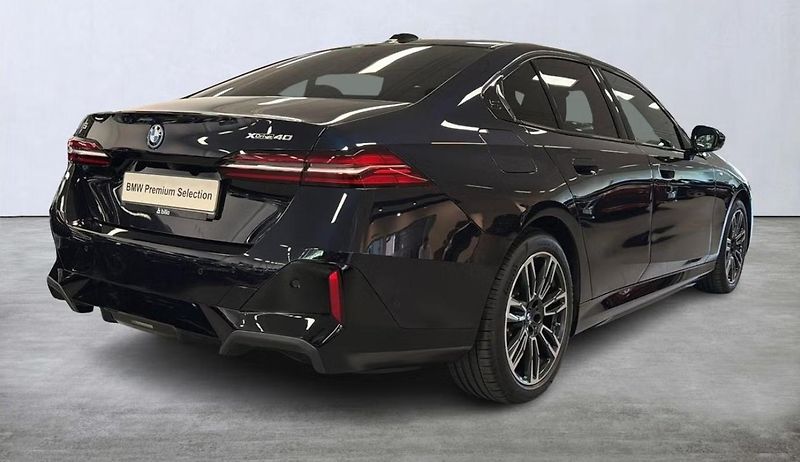 BMW i5 xDrive40 M Sport Kamera Tažné - fotka 17 z 18